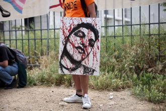 Δίκη Ζακ Κωστόπουλου: Την ενοχή των δυο κατηγορουμένων προτείνει ο εισαγγελέας – «Υπήρξε σκηνικό λιντσαρίσματος»