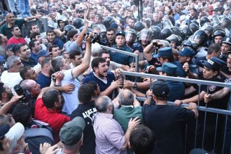 Επεισόδια σε αντικυβερνητική διαδήλωση στην Αρμενία με δεκάδες τραυματίες