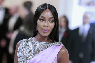 Naomi Campbell: «Η πιο περήφανη στιγμή της ζωής μου, ήταν όταν έγινα μητέρα μέσω παρένθετης»