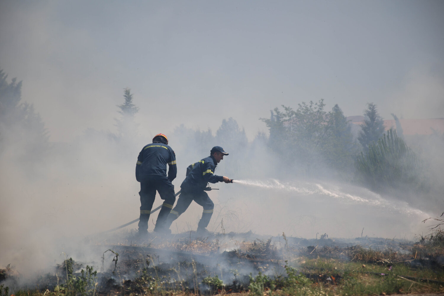 Λάρισα: Μεγάλη «μάχη» των πυροσβεστών στον Άγιο Θωμά (ΦΩΤΟ-ΒΙΝΤΕΟ)
