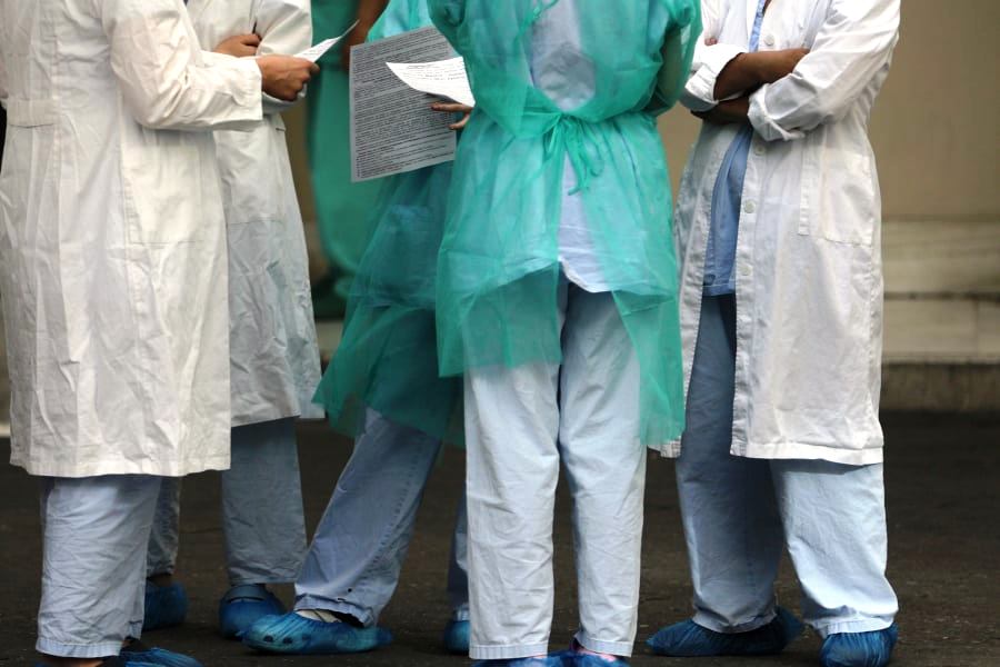 Οκτώ συλλήψεις σε νοσοκομείο της Αθήνας - Εργαζόταν παράνομα ως αποκλειστικές