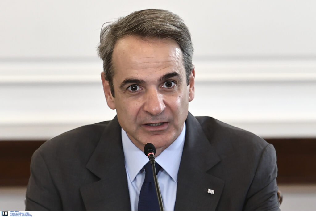 Επίσκεψη Μητσοτάκη στο υπουργείο Μετανάστευσης