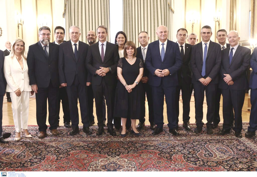 Ορκίστηκαν τα μέλη της νέας κυβέρνησης - Ανάμεσά τους ο Ιάσονας Φωτήλας
