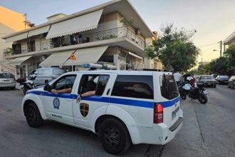 Τρεις τραυματίες από συμπλοκή με πυροβολισμούς σε μίνι μάρκετ