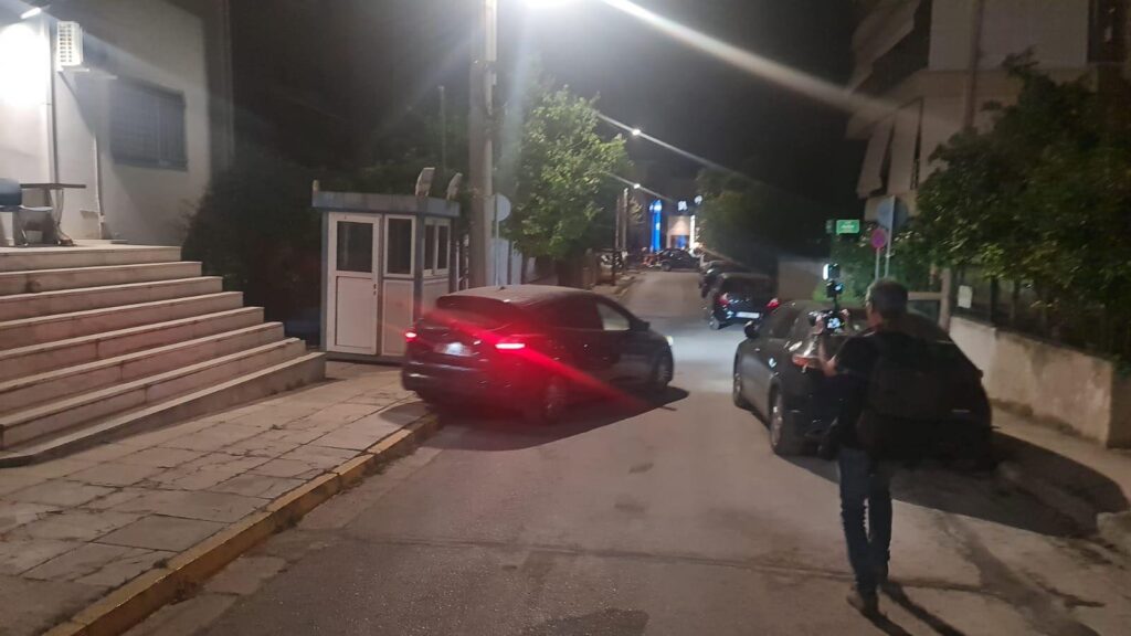 Ο Απόστολος Λύτρας έκανε μήνυση στην σύζυγό του - Στα κρατητήρια πέρασε τη νύχτα - Σήμερα οδηγείται στον εισαγγελέα και από εκεί στη φυλακή