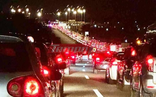 Φωτιά σε βυτιοφόρο που ανετράπη στην Αθηνών - Κορίνθου: Άρθηκαν οι εκτροπές, ουρές χιλιομέτρων (ΦΩΤΟ)