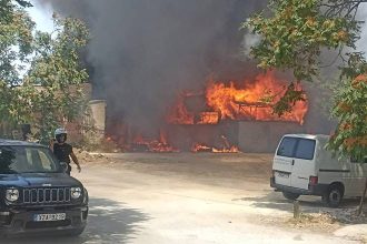 Φωτιά στο Μοσχάτο: Κτίριο τυλίχτηκε στις φλόγες - Ήχησε το 112 (ΦΩΤΟ)
