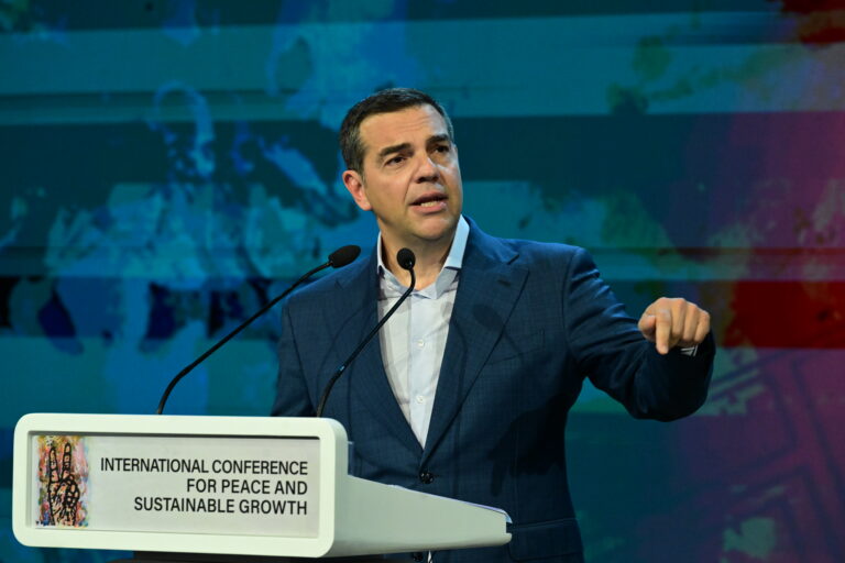 Αλέξης Τσίπρας: Επιβάλλεται σε Αριστερά και Κεντροαριστερά να δώσουν χώρο στο «μαζί»