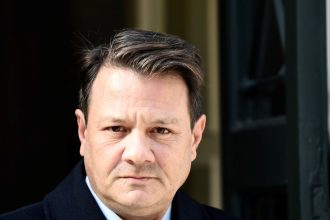 Η δημόσια συγγνώμη του Απόστολου Λύτρα για τον ξυλοδαρμό της συζύγου του: "Θα προσπαθήσω να θεραπευτώ"