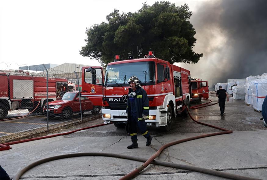 Πυροσβεστική: Κάθε 10 λεπτά και μία νέα φωτιά, συνολικά 300 πυρκαγιές τις τελευταίες ώρες - Μάχη με τις φλόγες σε Αττική και Αργολίδα