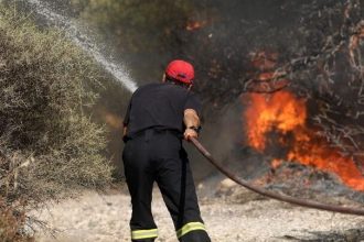 Νέο μήνυμα 112 για τη φωτιά στην Αργολίδα - Καίει από χθες στην περιοχή Δάρδιζα