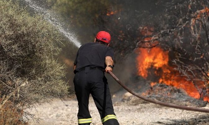 Νέο μήνυμα 112 για τη φωτιά στην Αργολίδα - Καίει από χθες στην περιοχή Δάρδιζα