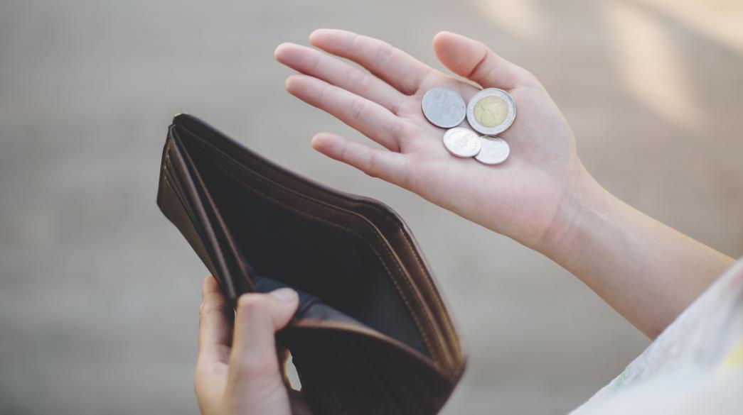 Ο πληθωρισμός τροφίμων «πετάει» πάνω από τους μισθούς