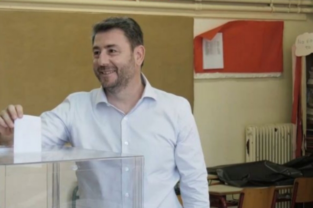 Ψήφισε ο Νίκος Ανδρουλάκης – “Έχετε πολλούς λόγους να στηρίξετε ΠΑΣΟΚ”