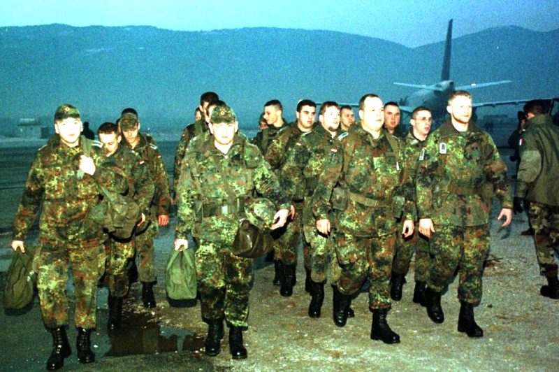 Γερμανία: Η Bundestag παρατείνει την παρουσία στρατιωτών στη Βοσνία-Ερζεγοβίνη