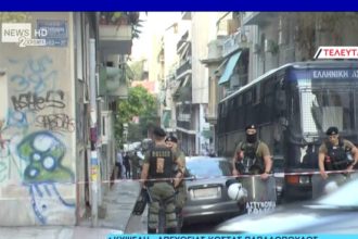 Επιχειρήσεις της ΕΛΑΣ, τα ξημερώματα, σε υπό κατάληψη κτήρια σε Κυψέλη και Εξάρχεια