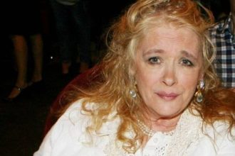 Νέα περιπέτεια για τη Νόρα Βαλσάμη - Νοσηλεύεται στο νοσοκομείο Σύρου