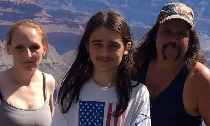 ΣΟΚ: 19χρονος Ελληνοαμερικανός σκότωσε τους γονείς του και τραυμάτισε αστυνομικό