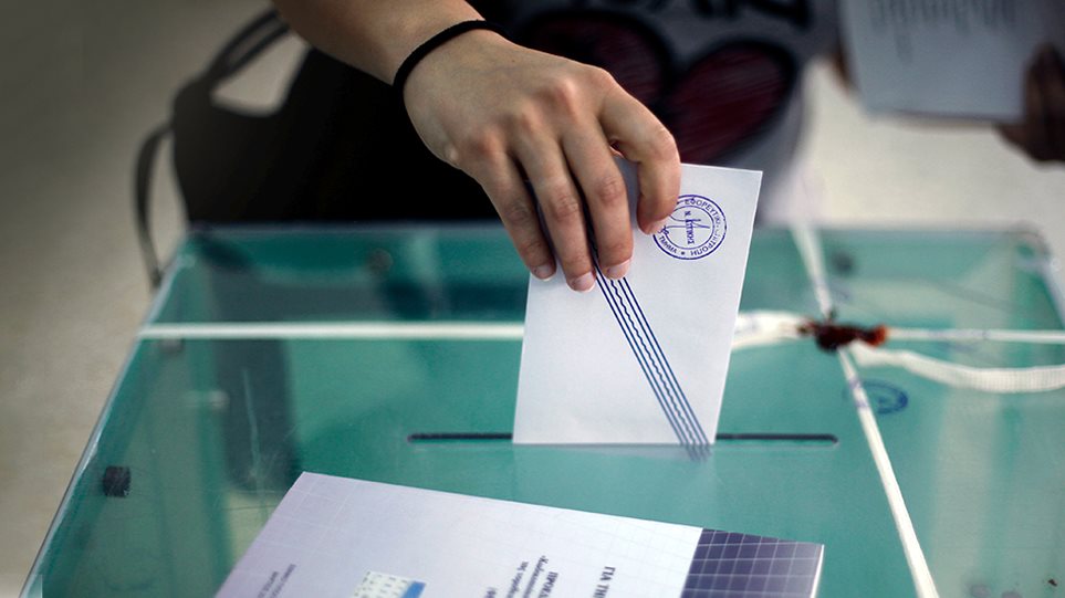 Δημοσκόπηση Marc: Η ΝΔ πιάνει το 33% - Αποχή και «ταλαντευόμενοι» κρίνουν το αποτέλεσμα