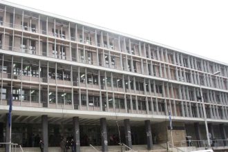 Καταδικάστηκε για ενδοοικογενειακή απειλή ο 41χρονος που κατηγορείται ότι αποπειράθηκε να σκοτώσει την εν διαστάσει σύζυγό του