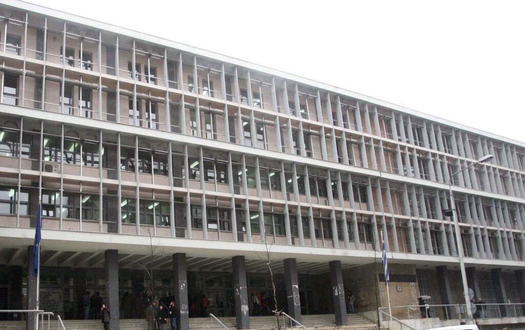 Καταδικάστηκε για ενδοοικογενειακή απειλή ο 41χρονος που κατηγορείται ότι αποπειράθηκε να σκοτώσει την εν διαστάσει σύζυγό του