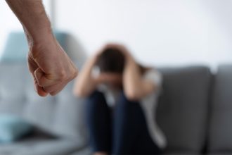 Και η πρώην σύζυγος του γνωστού δικηγόρου είχε καταθέσει μήνυση για ενδοοικογενειακή βία