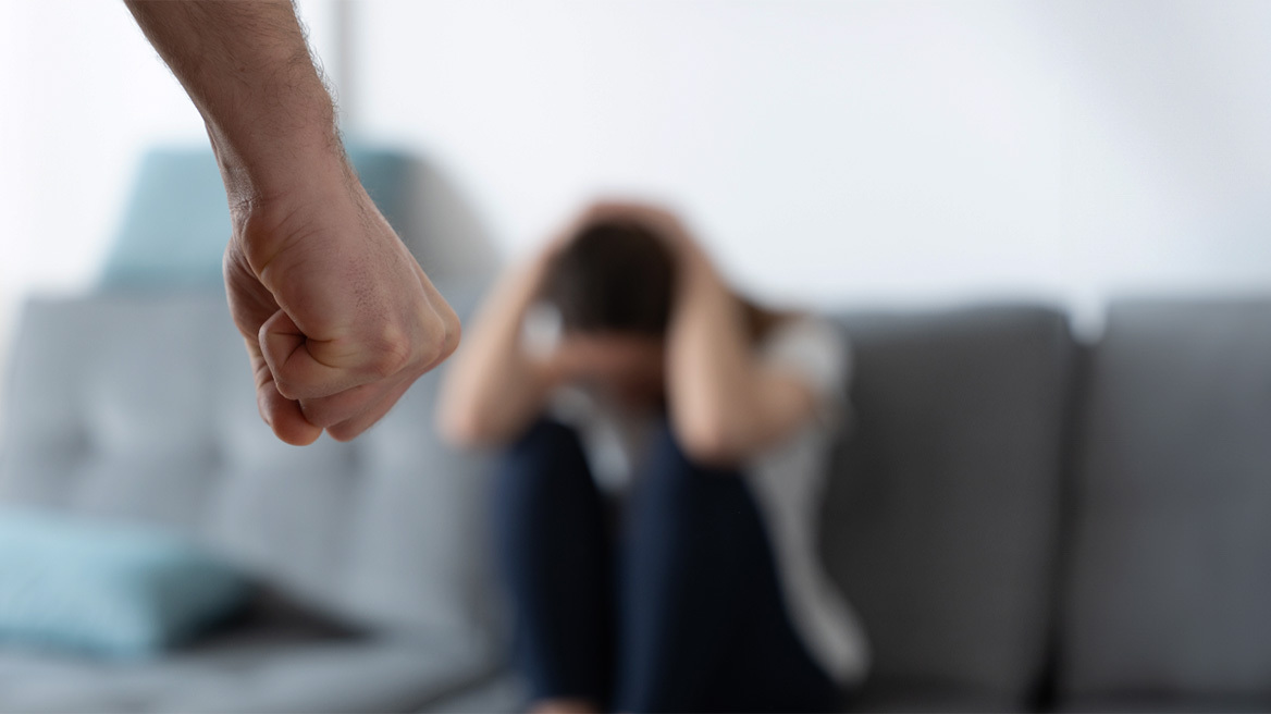 Και η πρώην σύζυγος του γνωστού δικηγόρου είχε καταθέσει μήνυση για ενδοοικογενειακή βία