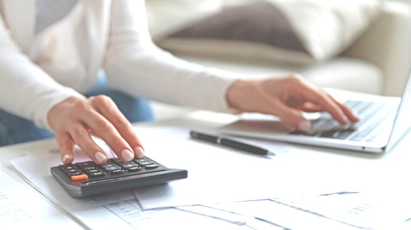 ΑΑΔΕ: Λείπουν 2 στις 3 δηλώσεις - 1.250 ευρώ φόρος «κατά κεφαλήν» για 1 στους 3 φορολογούμενους