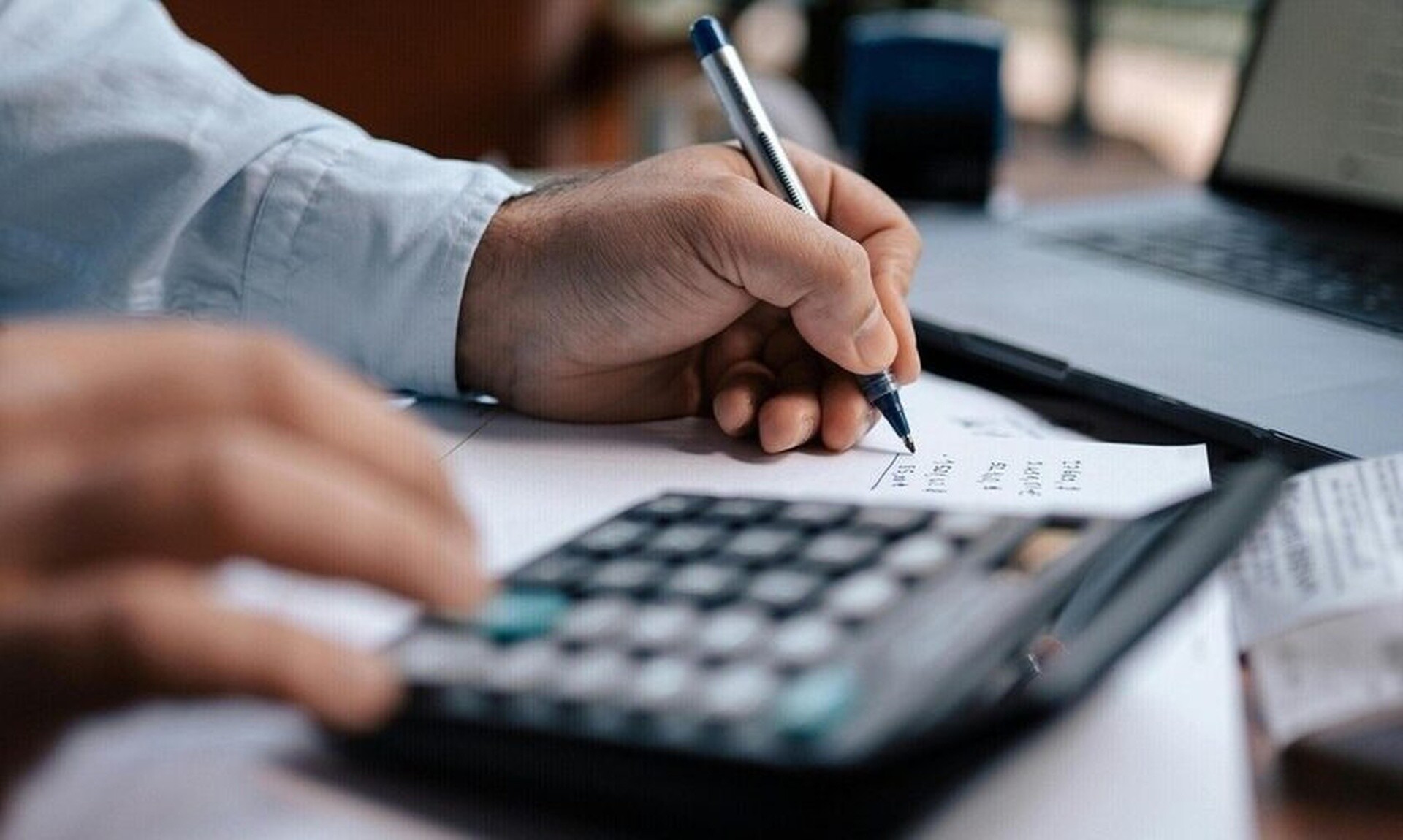 Ποιες αλλαγές εξετάζονται στη φορολόγηση των επαγγελματιών – Τι ισχύει με τα τεκμήρια