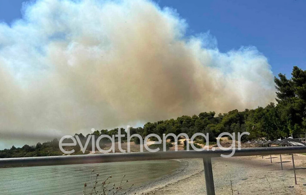 Μεγάλη φωτιά στην Εύβοια, στον υδροβιότοπο Κολοβρέχτης