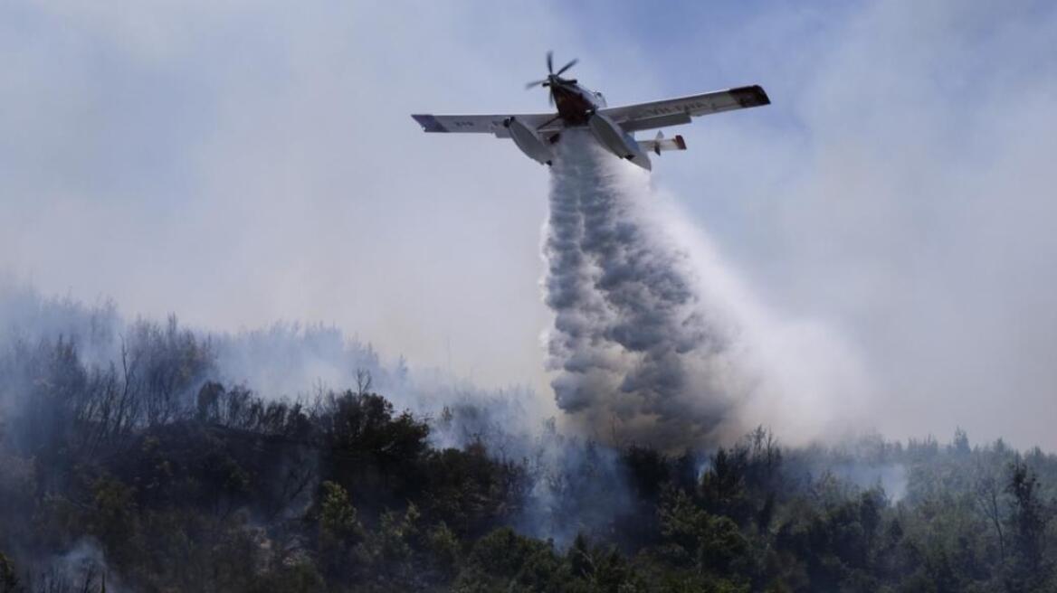 Φωτιά στη Ρόδο - Καίει κοντά σε σπίτια