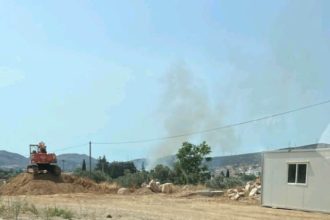 Φωτιά στην Κερατέα - Έκαψε ξερά χόρτα, τέθηκε υπό έλεγχο