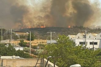 Χωρίς ενεργό μέτωπο η φωτιά στη Δροσοπηγή