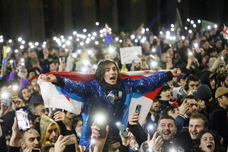 Μετά τους ξένους πράκτορες, η Γεωργία προωθεί νομοσχέδιο κατά της «ΛΟΑΤΚΙ προπαγάνδας»