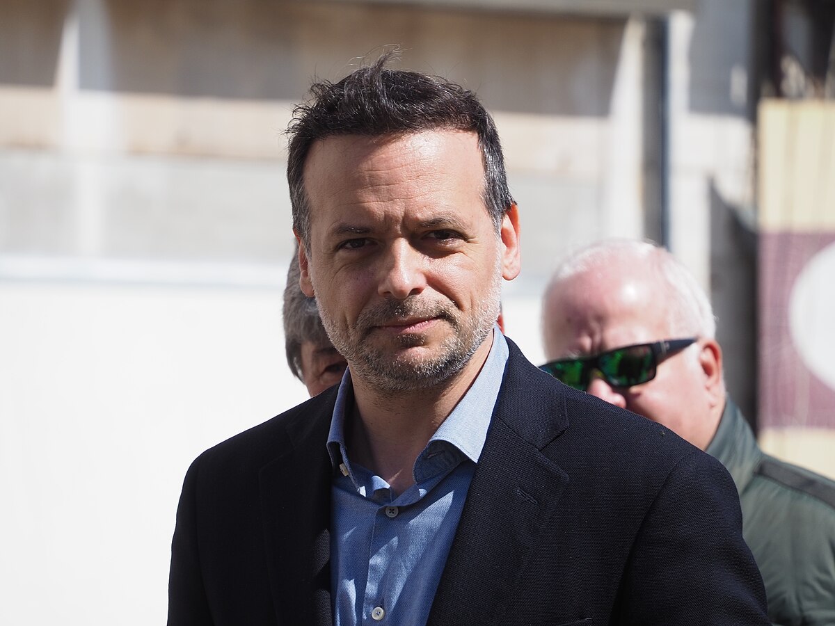 Ο Χάρης Δούκας ζητά άμεση προσφυγή στη βάση του ΠΑΣΟΚ και «δείχνει» εκλογές