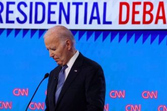 Οι New York Times καλούν τον Μπάιντεν να αποσυρθεί: «Σκιά ηγέτη, απέτυχε στη δική του δοκιμασία»