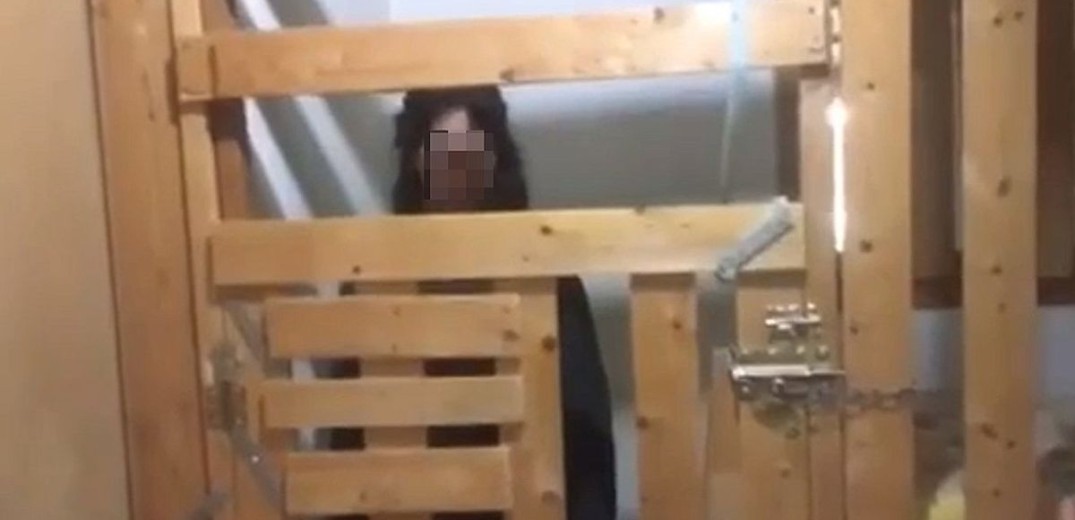 Φρίκη: Νέο «Κωσταλέξι» με 29χρονη – Ζει σε κλουβί εδώ και 7 χρόνια