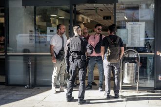 Πειραιάς: To φονικό "καρτέρι" του Τούρκου εκτελεστή λίγα μέτρα μακριά από το σούπερ μάρκετ - Πυροβόλησε εν ψυχρώ - Τι λένε αυτόπτες μάρτυρες