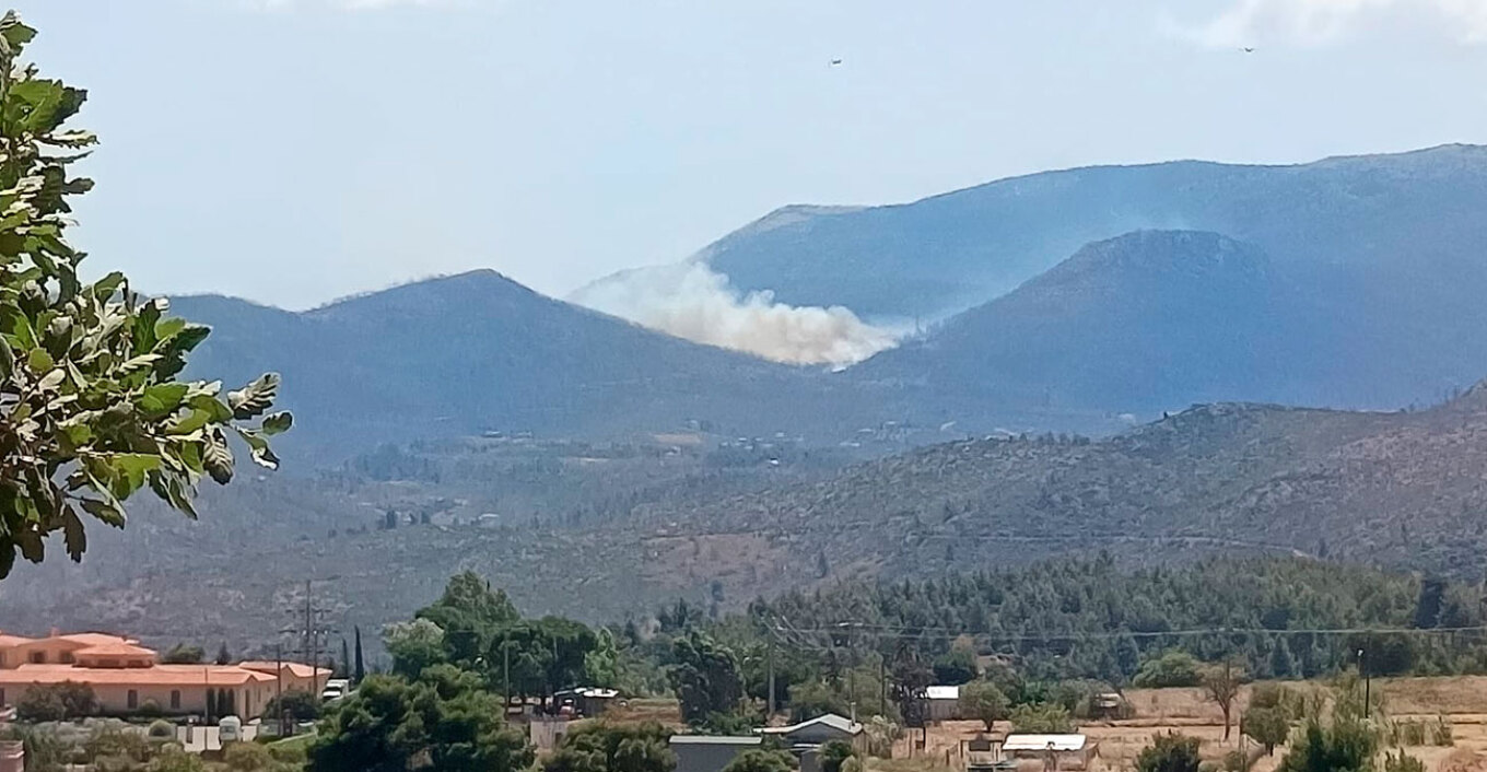 Μεγάλη φωτιά μέσα στον δρυμό της Πάρνηθας - Πνέουν πολύ ισχυροί άνεμοι (ΦΩΤΟ)