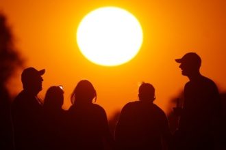 Σοκαριστικές προβλέψεις για ιδιαίτερα καυτό καλοκαίρι – Πολύ πάνω από το κανονικό οι θερμοκρασίες στην Ευρώπη