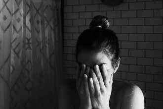 Ενδοοικογενειακή βία: 347 συλλήψεις σε μια εβδομάδα - Σε 135 γυναίκες χορηγήθηκε Panic Button