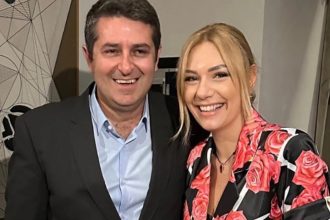 Τίνα Μεσσαροπούλου: Η ανάρτηση μετά την ορκομωσία του συζύγου της, Γιώργου Μυλωνάκη – «Θα είμαι πάντα δίπλα σου»