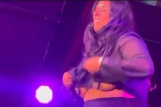 Νορβηγία: Η υπουργός Πολιτισμού έδειξε το στήθος της πάνω στη σκηνή του Pride - Δείτε βίντεο