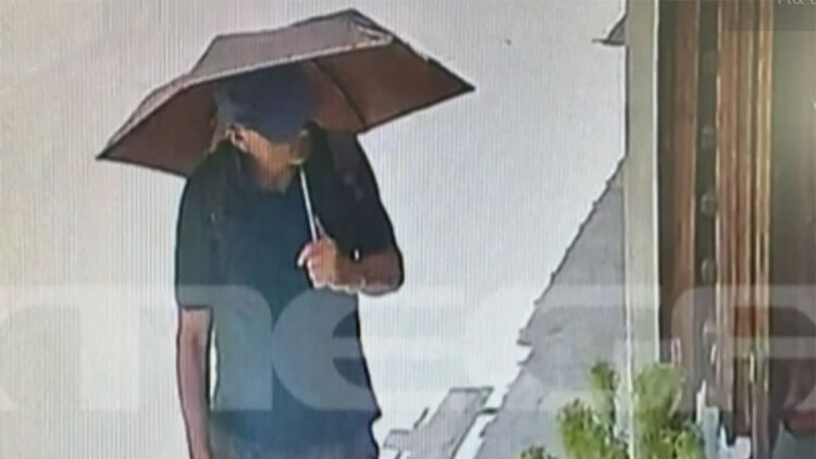 Εντείνεται το μυστήριο στη Σύμη: Φωτογραφία ντοκουμέντο δείχνει τον παρουσιαστή του BBC να έχει περάσει το επικίνδυνο μονοπάτι