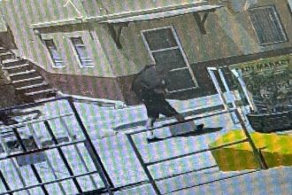 Σύμη: Ο παρουσιαστής του BBC φεύγει από το Πέδι και κατευθύνεται μόνος στο βουνό - Βίντεο ντοκουμέντο