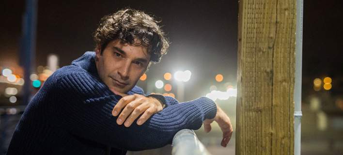 Χριστόφορος Παπακαλιάτης: Η φωτογραφία με τον πατέρα και τον αδερφό του