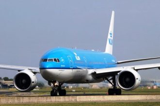 Boeing 777 της KLM επέστρεψε στο Άμστερνταμ έπειτα από τεχνικό πρόβλημα