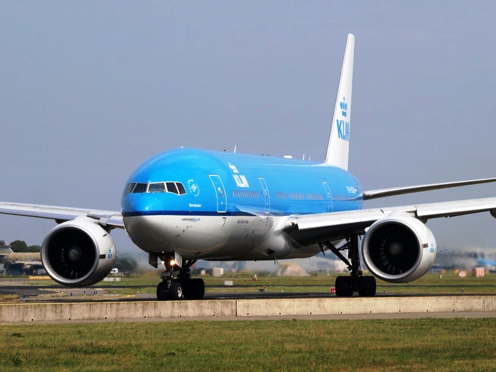 Boeing 777 της KLM επέστρεψε στο Άμστερνταμ έπειτα από τεχνικό πρόβλημα