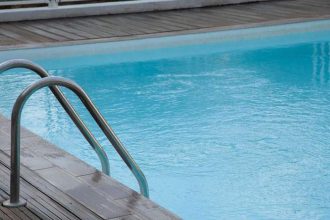 Τρίκαλα: Τουρίστρια πέθανε σε πισίνα ξενοδοχείου - Συνελήφθησαν ο υπεύθυνος κι ένας ναυαγοσώστης