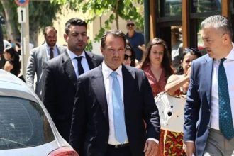 Απόστολος Λύτρας: Γιατί αφέθηκε ελεύθερος ο γνωστός ποινικολόγος παρά τον ξυλοδαρμό της συζύγου του
